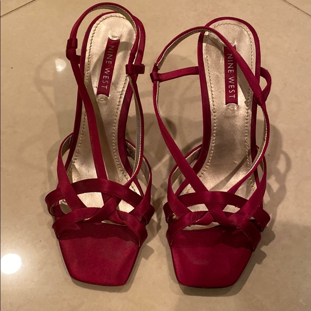 Nine West burgundy satin shoes. Size 8